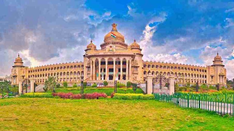 Featured-image-The-Vidhana-Soudha-in-Bangalore_11zon